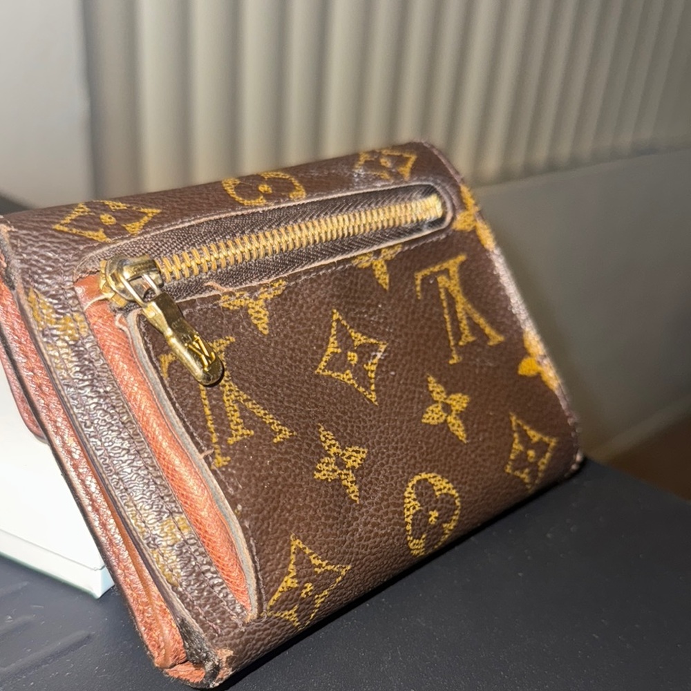 Louis Vuitton Monogram Wallet - Picture 4 of 7